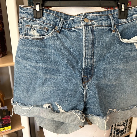 Good American distressed GF Blue Denim Women's Shorts- preloved - Picture 5 of 6